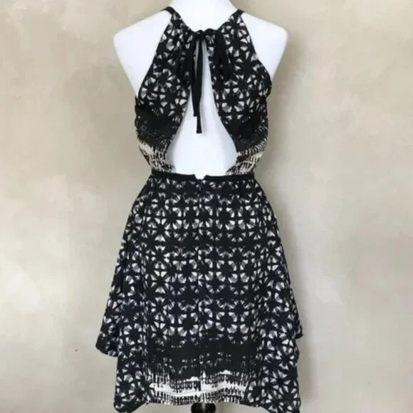 Ecoté crepe handkerchief dress - size small - Picture 2 of 5